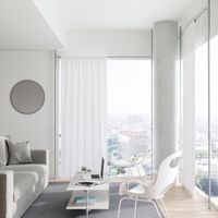 umbra エニウエア ロッドレム 91.4-167.6cm ニッケル 21012718765 1台