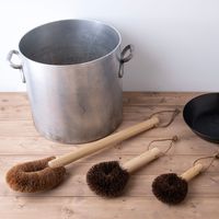 業務用 亀の子束子 PRO 鉄器洗い 小 頑固な焦げ付き・こびり付きを落としに 1個 亀の子束子西尾商店