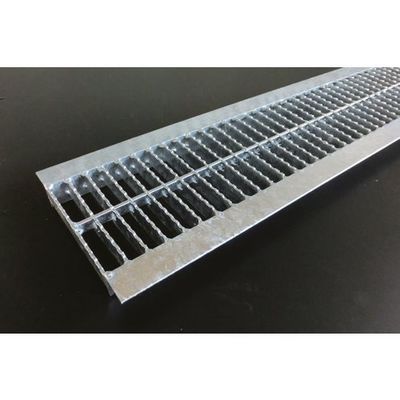 奥岡製作所 奥岡 スチール製 U字溝用 グレーチング 溝幅240用 中間目 ノンスリップ OKUN-M5 24-32 1枚 168-5881（直送品）